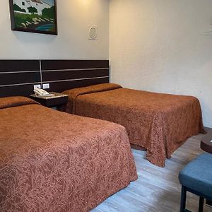 Habitación Estándar con 2 Camas Individuales